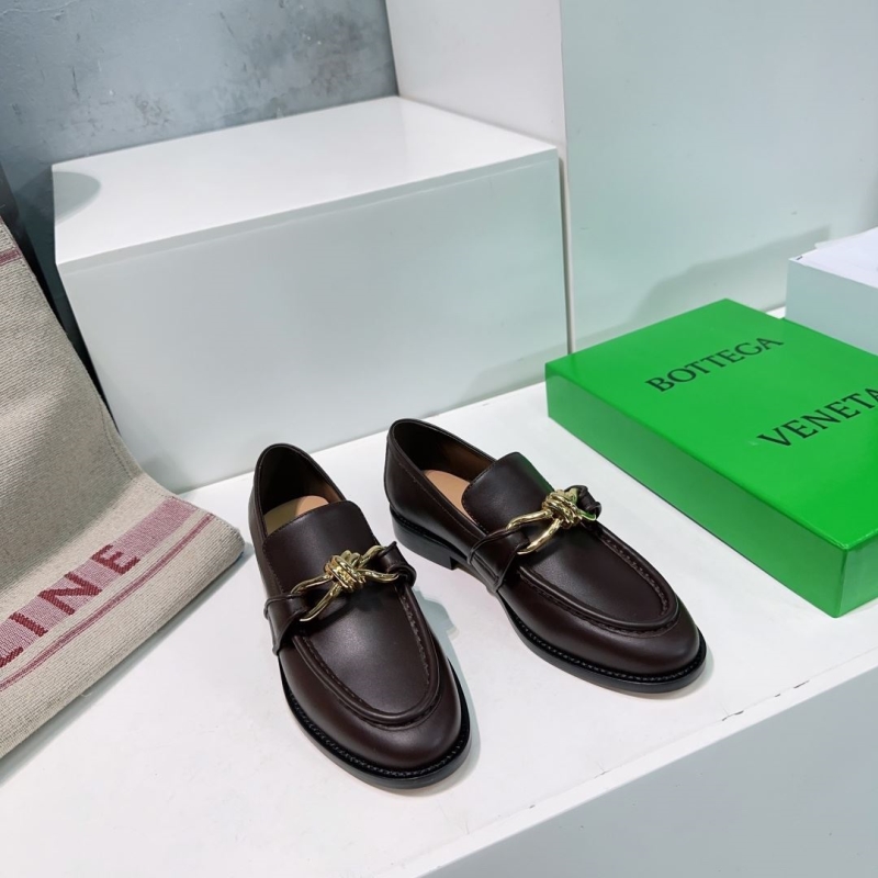 bo*te*ga Ve*ne*ta leather shoes